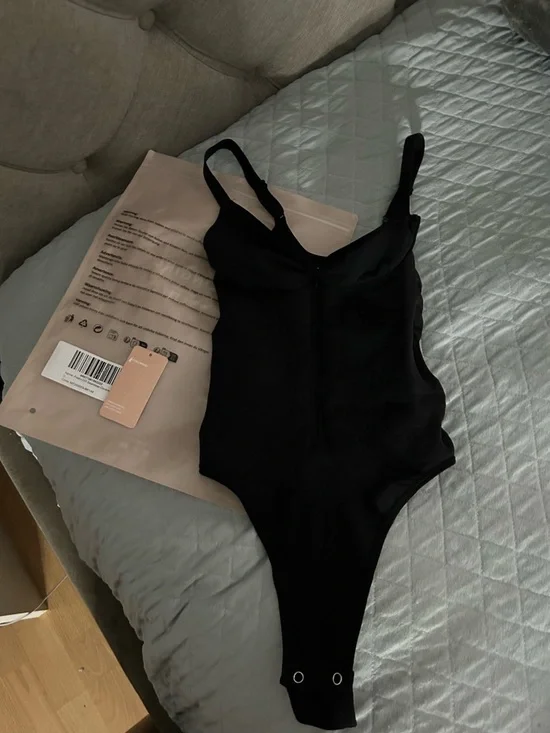 Black Front-Zip Sculpting Bodysuit - Women- NEW size M - Picture 3 of 4